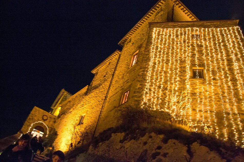 frontone-mercatino-natale-castello
